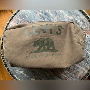 LEVIS TRAVEL / TOILETRY BAG